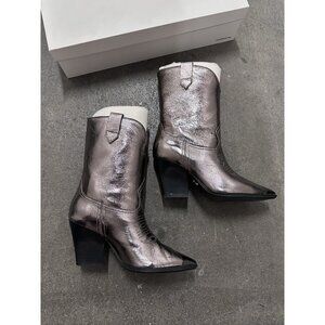 Lola Cruz Gravi Booties Plomo Metallic Western